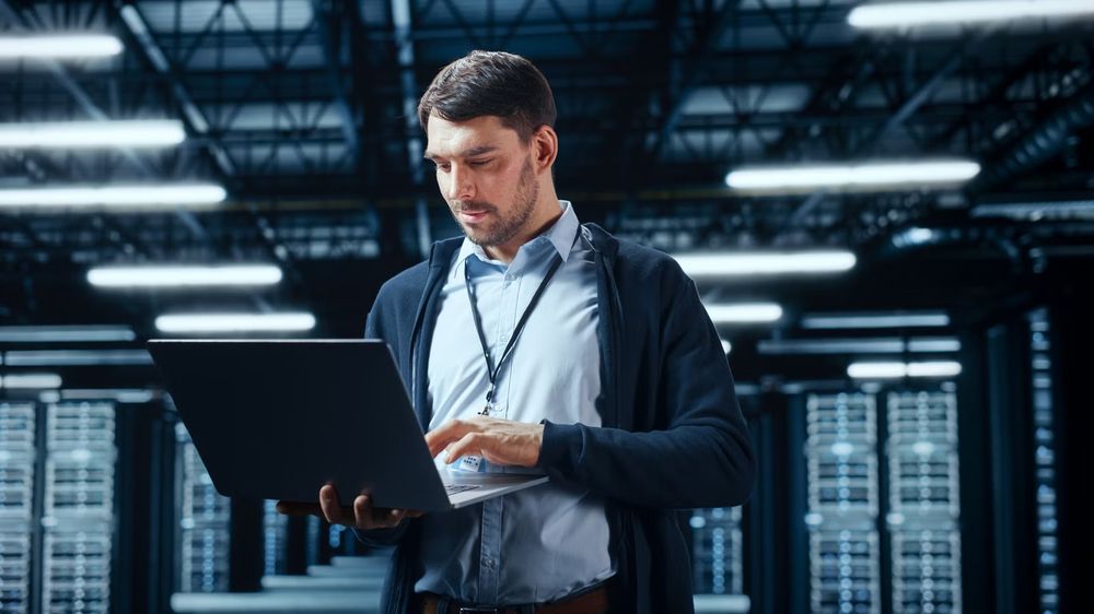 Eigene Server oder Managed Workplace: Ein Strategievergleich für KMU
